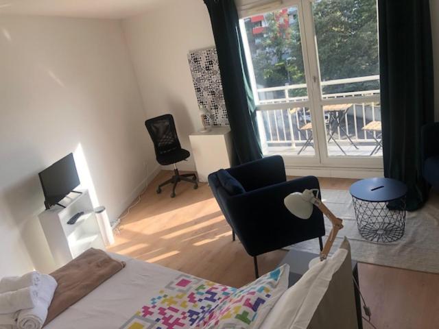 Rond Point Studio Cosy Et Central Avec Balcon Saint-Etienne  Zewnętrze zdjęcie
